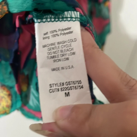 NWT Hailey & Co. Floral Ruffle Top Size M - Picture 5 of 6